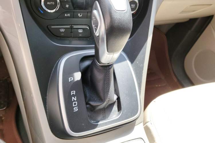 Used Ford Kuga 2013 2.0L GTDi Four-Wheel Drive Premium Model Gear Lever