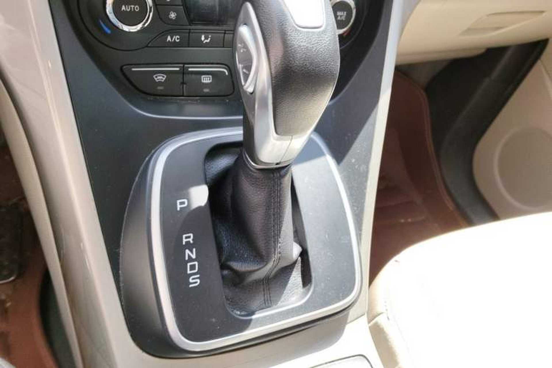 Used Ford Kuga 2013 2.0L GTDi Four-Wheel Drive Premium Model Gear Lever