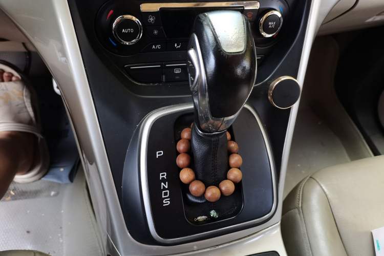 Used Ford Kuga 2013 2.0L GTDi Four-Wheel-Drive Elite Model Gear Lever