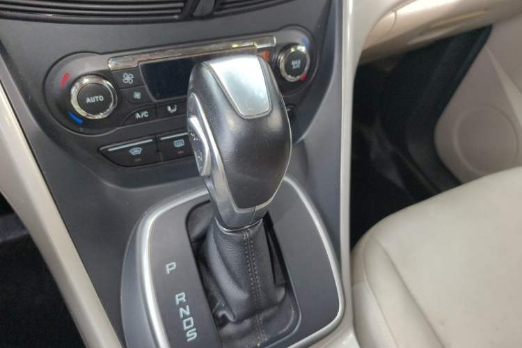 Used Ford Kuga 2013 2.0L GTDi Four-Wheel Drive Premium Model Gear Lever