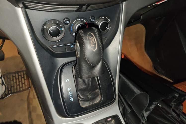 Used Ford Kuga 2013 1.6L GTDi Two-Wheel-Drive Comfort Model Gear Lever