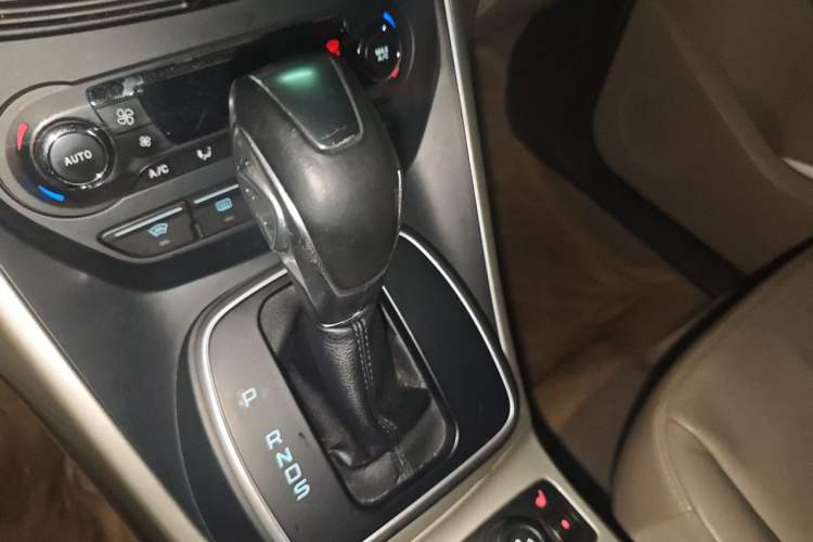 Used Ford Kuga 2013 2.0L GTDi Four-Wheel-Drive Elite Model Gear Lever