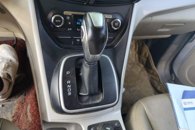 Used Ford Kuga 2013 2.0L GTDi Four-Wheel-Drive Elite Model Gear Lever