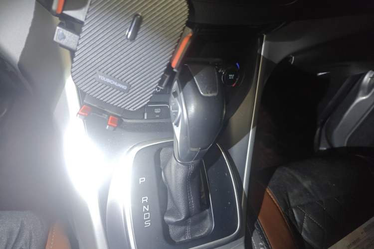 Used Ford Kuga 2013 1.6L GTDi Two-Wheel-Drive Trend Model Gear Lever