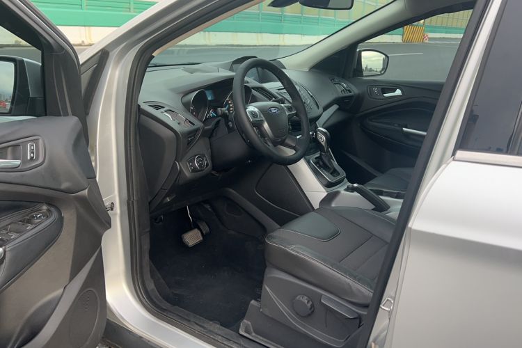 Used Ford Kuga 2013 1.6L GTDi Two-Wheel-Drive Trend Model Interior 3