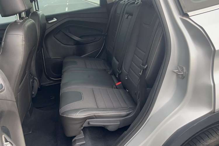 Used Ford Kuga 2013 1.6L GTDi Two-Wheel-Drive Trend Model Interior 4