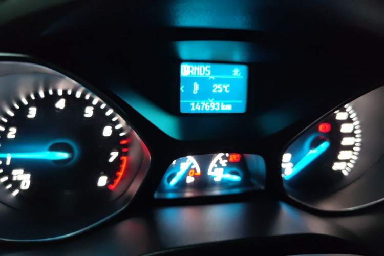 Used Ford Kuga 2013 1.6L GTDi Two-Wheel-Drive Trend Model Odometer Close Up