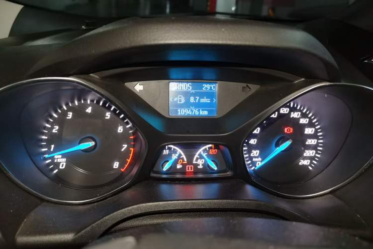 Used Ford Kuga 2013 1.6L GTDi Two-Wheel-Drive Comfort Model Odometer Close Up