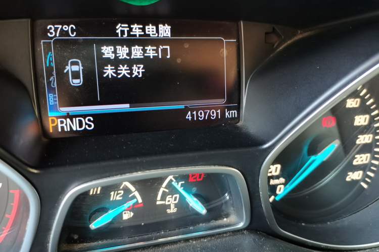 Used Ford Kuga 2013 2.0L GTDi Four-Wheel-Drive Elite Model Odometer Close Up