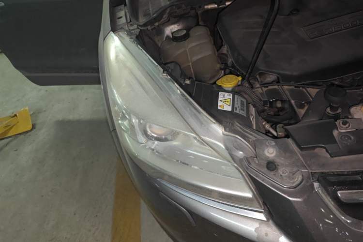 Used Ford Kuga 2013 2.0L GTDi Four-Wheel Drive Premium Model Right Front Headlight
