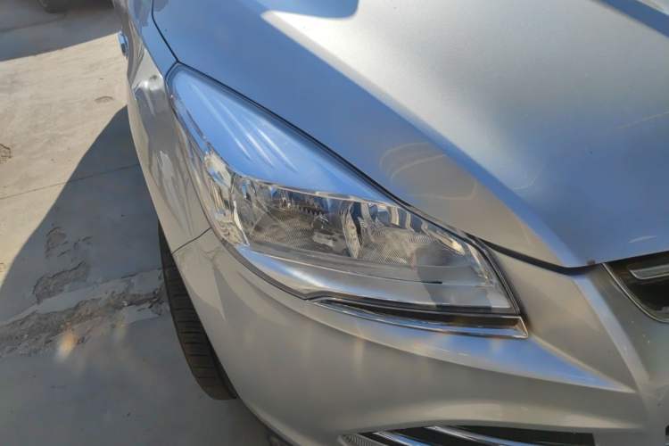 Used Ford Kuga 2013 2.0L GTDi Four-Wheel-Drive Elite Model Right Front Headlight