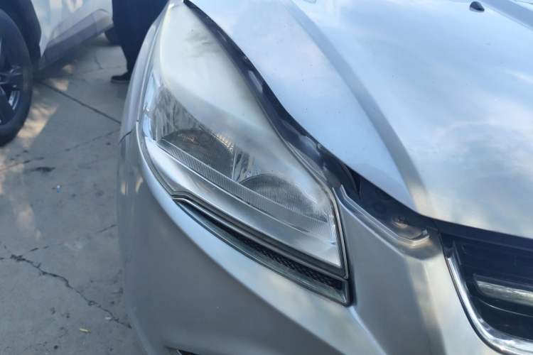 Used Ford Kuga 2013 2.0L GTDi Four-Wheel-Drive Elite Model Right Front Headlight