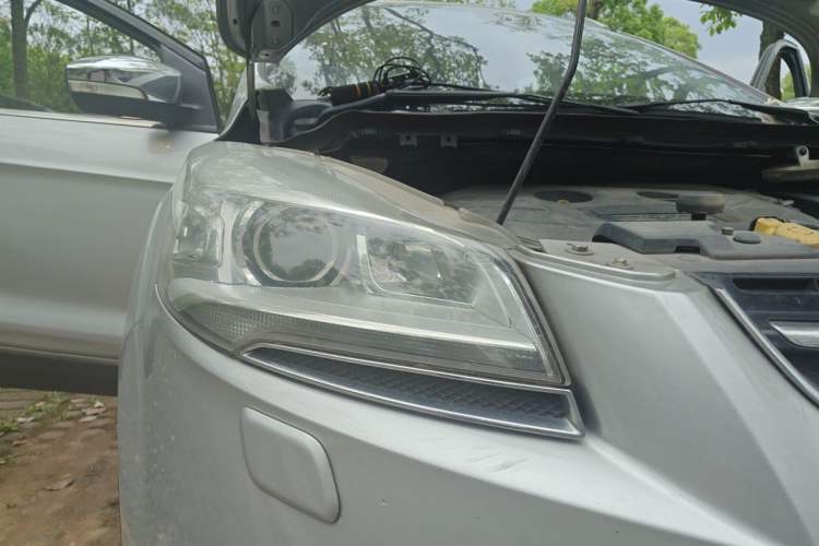 Used Ford Kuga 2013 2.0L GTDi Four-Wheel-Drive Sport Model Right Front Headlight