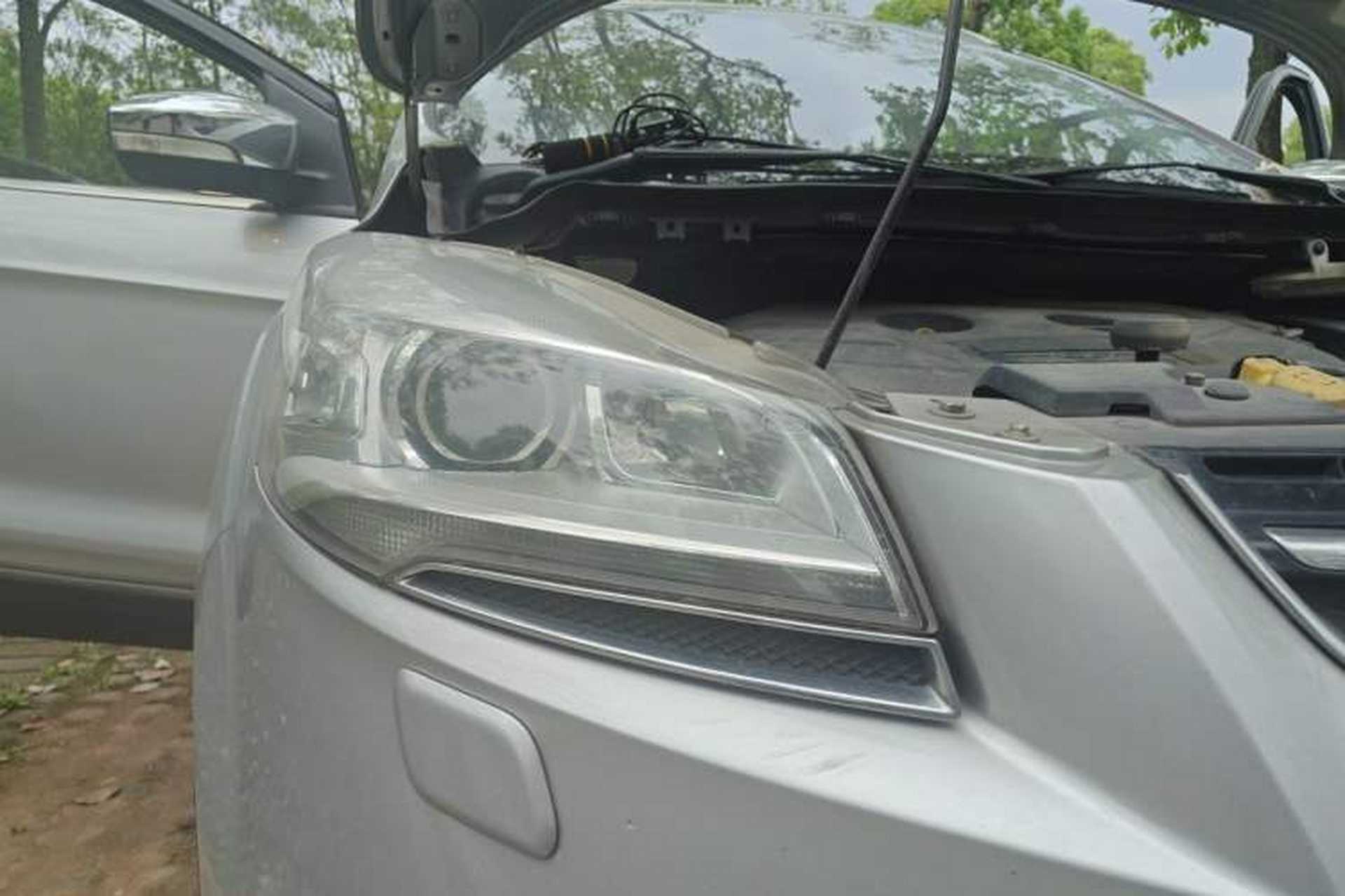 Used Ford Kuga 2013 2.0L GTDi Four-Wheel-Drive Sport Model Right Front Headlight