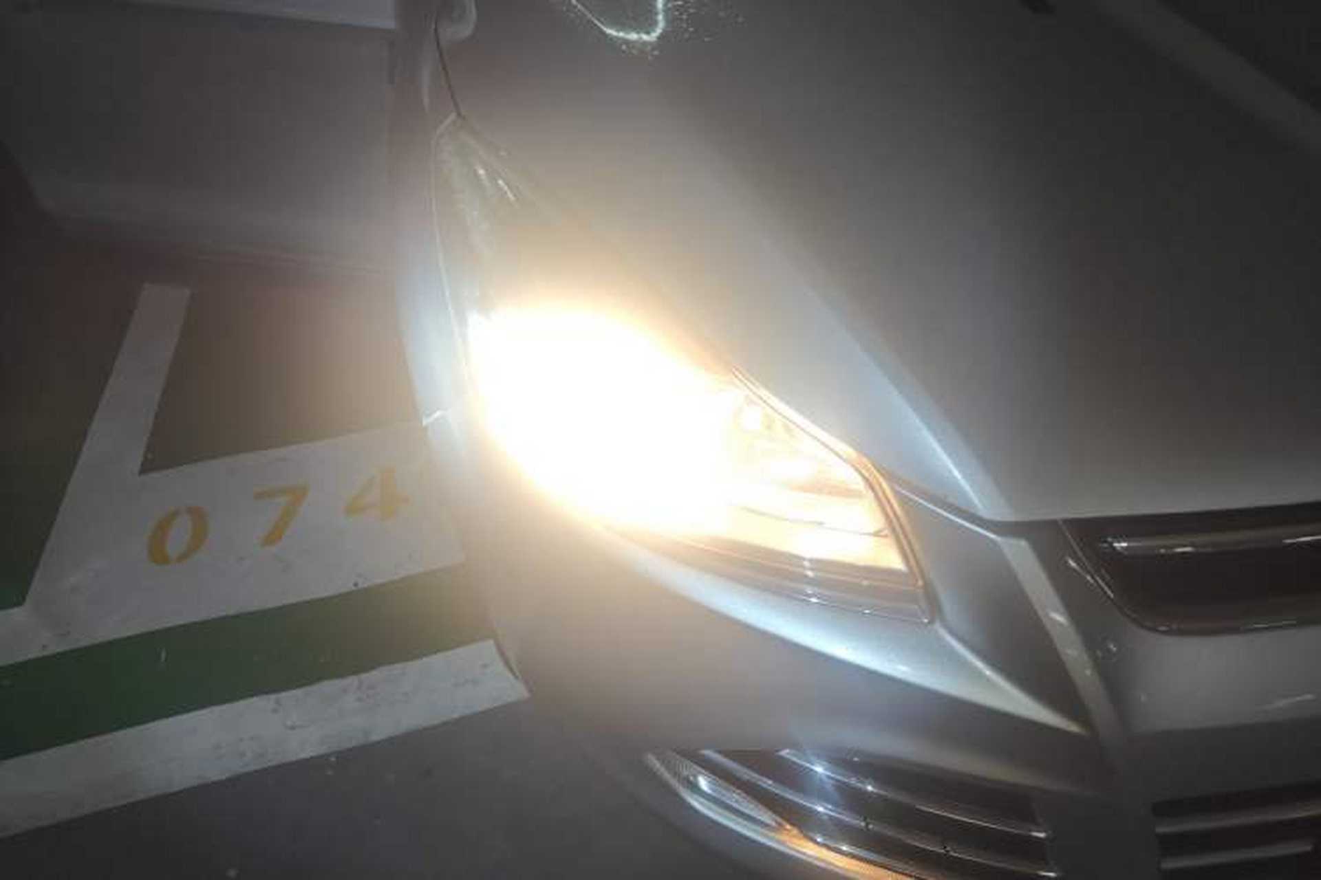 Used Ford Kuga 2013 1.6L GTDi Two-Wheel-Drive Trend Model Right Front Headlight