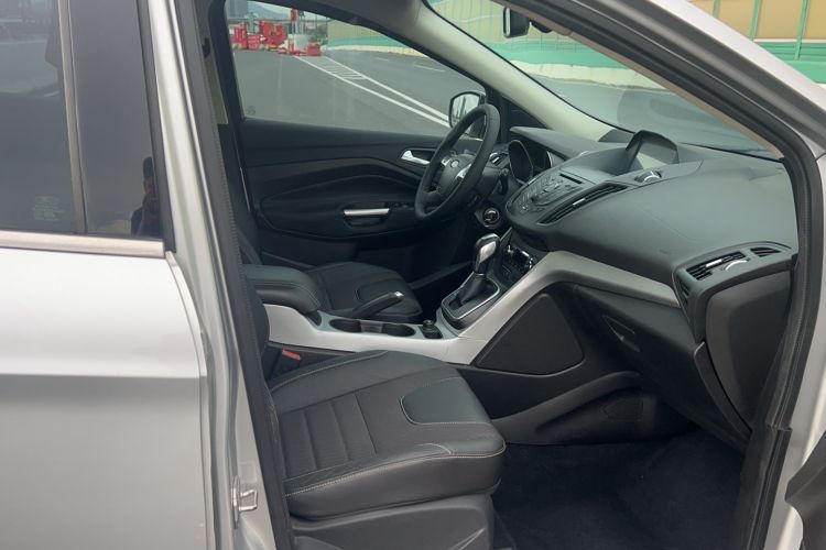 Used Ford Kuga 2013 1.6L GTDi Two-Wheel-Drive Trend Model Right Front Seat