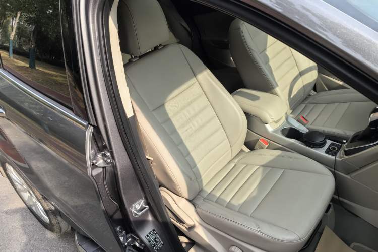 Used Ford Kuga 2013 2.0L GTDi Four-Wheel Drive Premium Model Right Front Seat