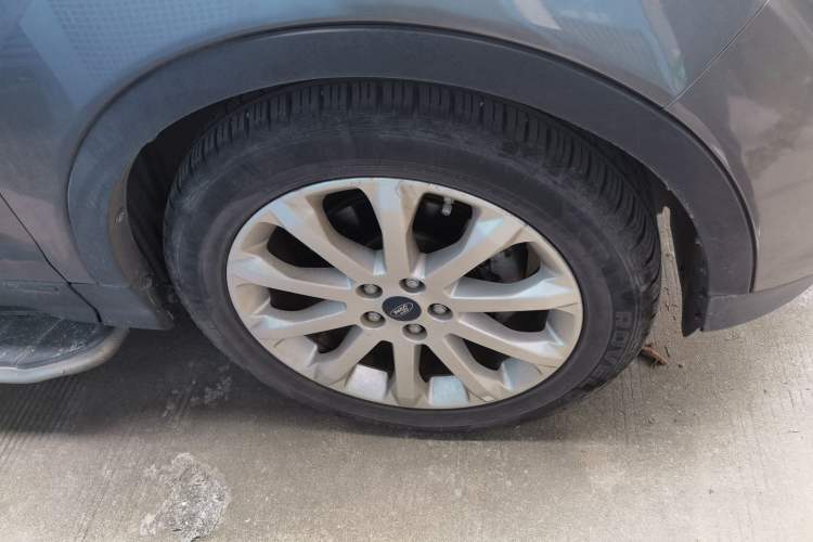 Used Ford Kuga 2013 1.6L GTDi Two-Wheel-Drive Comfort Model Right Front Wheel Hub