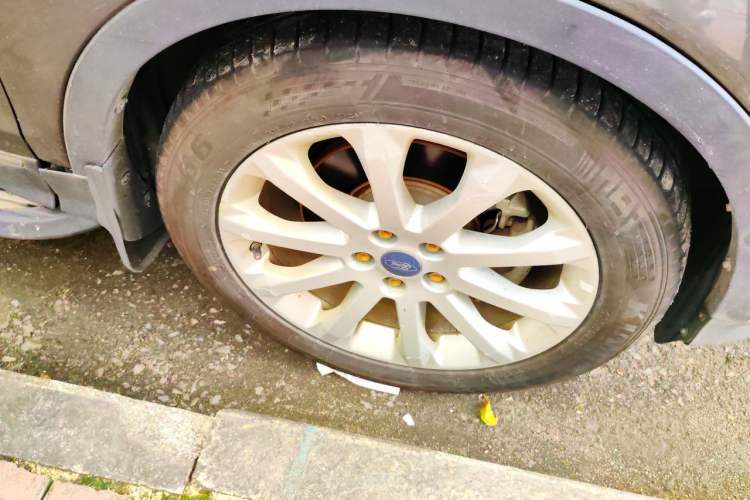 Used Ford Kuga 2013 2.0L GTDi Four-Wheel Drive Premium Model Right Front Wheel Hub