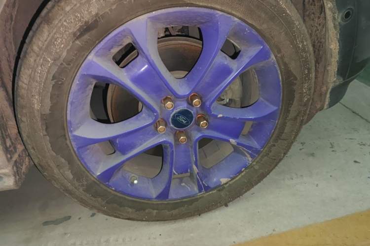 Used Ford Kuga 2013 2.0L GTDi Four-Wheel Drive Premium Model Right Front Wheel Hub