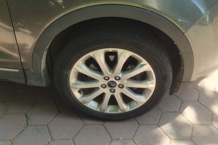 Used Ford Kuga 2013 1.6L GTDi 4x4 Elite Model Right Front Wheel Hub