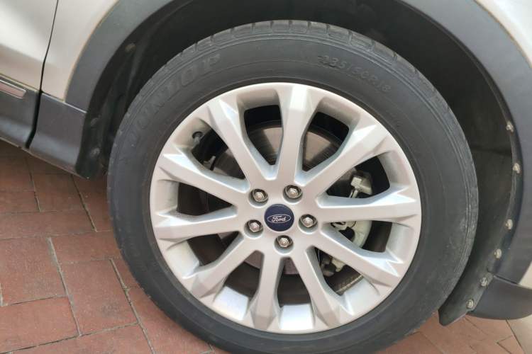 Used Ford Kuga 2013 2.0L GTDi Four-Wheel-Drive Elite Model Right Front Wheel Hub