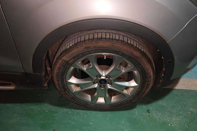 Used Ford Kuga 2013 2.0L GTDi Four-Wheel-Drive Sport Model Right Front Wheel Hub