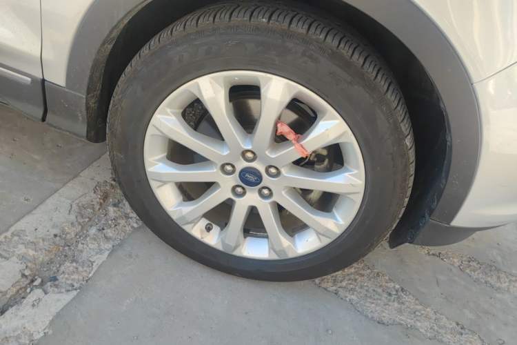 Used Ford Kuga 2013 2.0L GTDi Four-Wheel-Drive Elite Model Right Front Wheel Hub