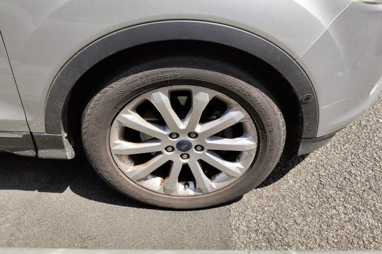 Used Ford Kuga 2013 2.0L GTDi Four-Wheel Drive Premium Model Right Front Wheel Hub