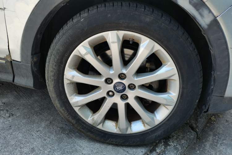 Used Ford Kuga 2013 2.0L GTDi Four-Wheel-Drive Elite Model Right Front Wheel Hub