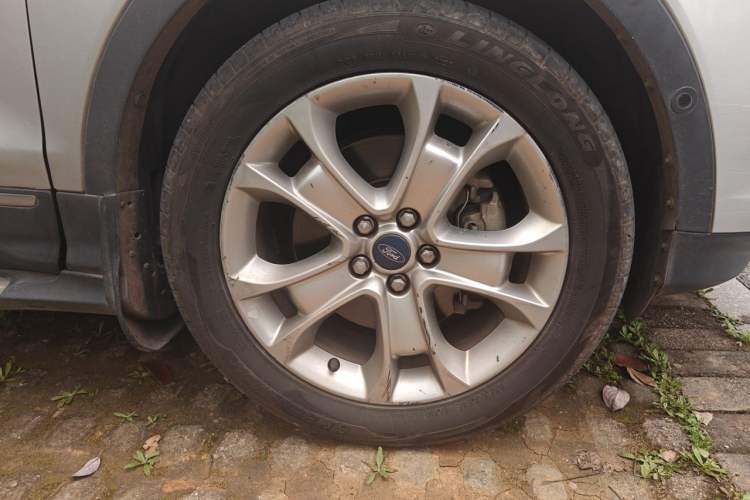 Used Ford Kuga 2013 2.0L GTDi Four-Wheel-Drive Sport Model Right Front Wheel Hub