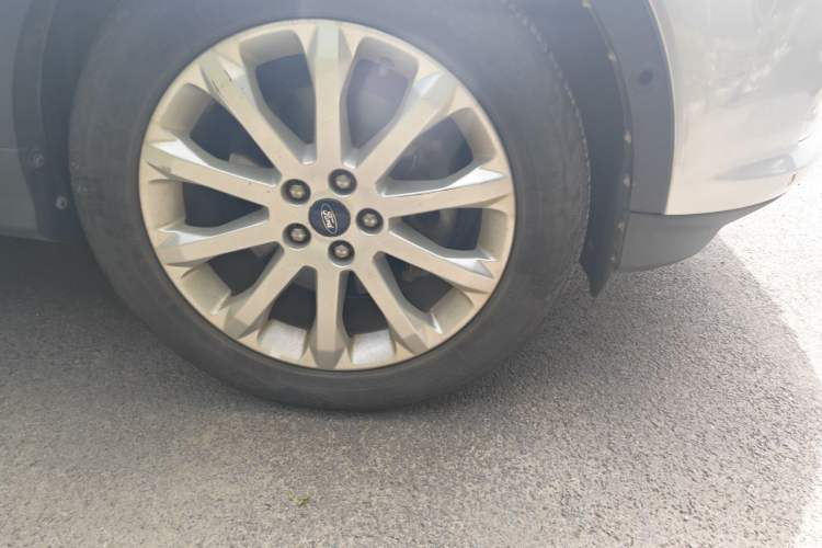 Used Ford Kuga 2013 2.0L GTDi Four-Wheel Drive Premium Model Right Front Wheel Hub