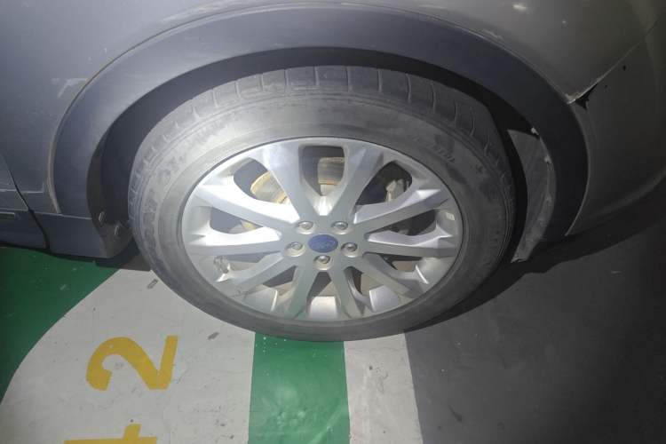 Used Ford Kuga 2013 1.6L GTDi Two-Wheel-Drive Trend Model Right Front Wheel Hub