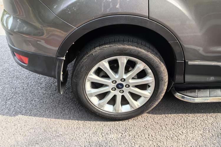 Used Ford Kuga 2013 2.0L GTDi Four-Wheel Drive Premium Model Right Rear Wheel Hub