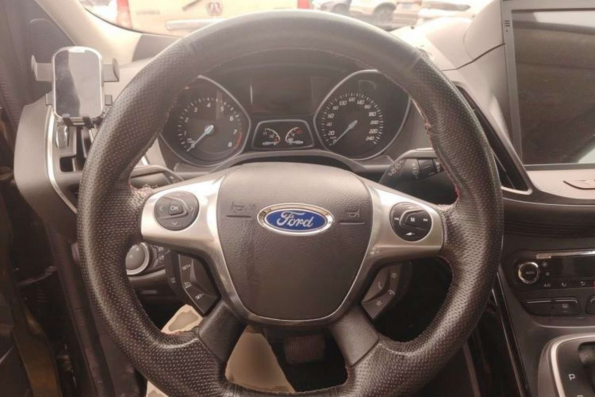 Used Ford Kuga 2013 2.0L GTDi Four-Wheel-Drive Elite Model Steering Wheel