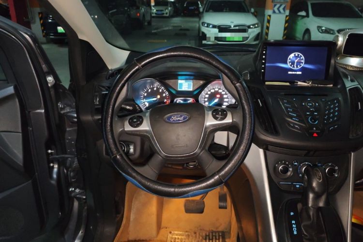 Used Ford Kuga 2013 1.6L GTDi Two-Wheel-Drive Comfort Model Steering Wheel