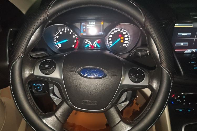Used Ford Kuga 2013 2.0L GTDi Four-Wheel-Drive Elite Model Steering Wheel