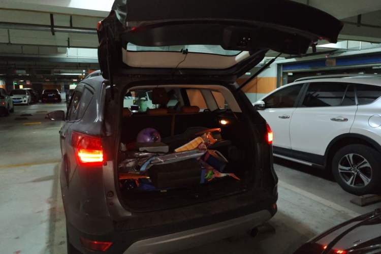 Used Ford Kuga 2013 1.6L GTDi Two-Wheel-Drive Comfort Model Trunk