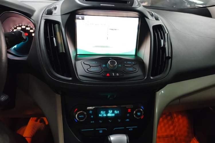 Used Ford Kuga 2013 2.0L GTDi Four-Wheel-Drive Elite Model Audio And AC Panel