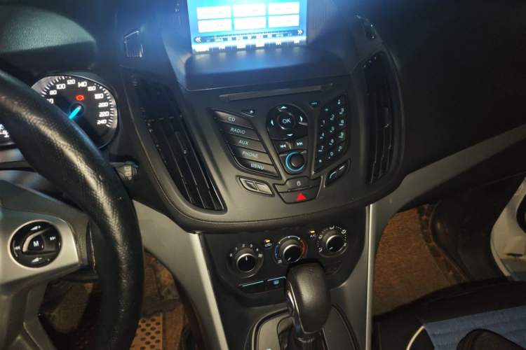 Used Ford Kuga 2013 1.6L GTDi Two-Wheel-Drive Comfort Model Audio And AC Panel
