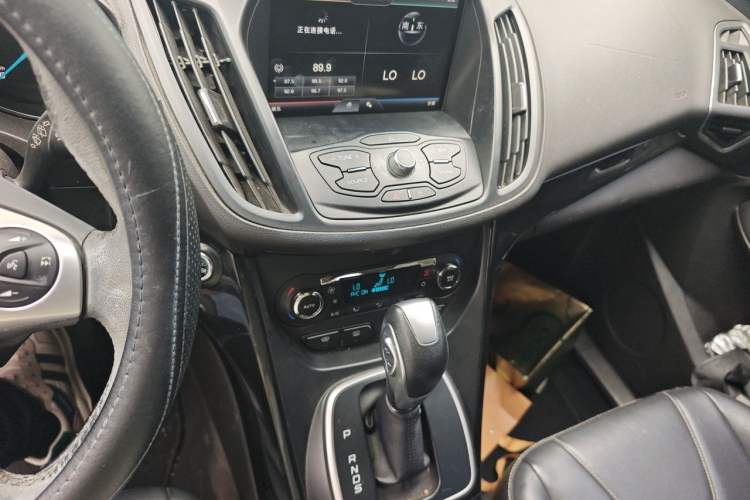 Used Ford Kuga 2013 2.0L GTDi Four-Wheel-Drive Sport Model Audio And AC Panel