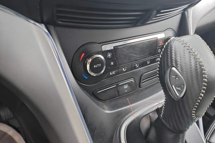 Used Ford Kuga 2013 1.6L GTDi Two-Wheel-Drive Trend Model Audio And AC Panel