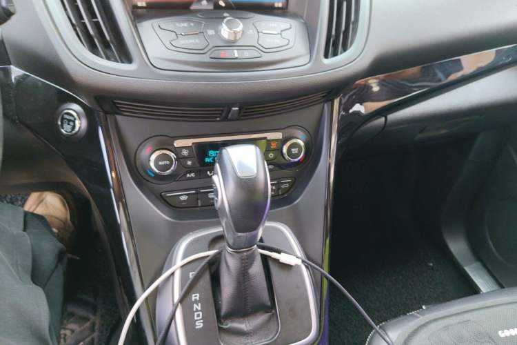 Used Ford Kuga 2013 2.0L GTDi Four-Wheel-Drive Sport Model Audio And AC Panel