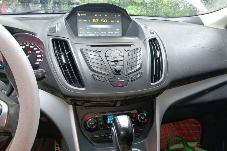 Used Ford Kuga 2013 1.6L GTDi Two-Wheel-Drive Trend Model Audio And AC Panel