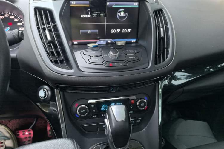 Used Ford Kuga 2013 2.0L GTDi Four-Wheel-Drive Sport Model Audio And AC Panel