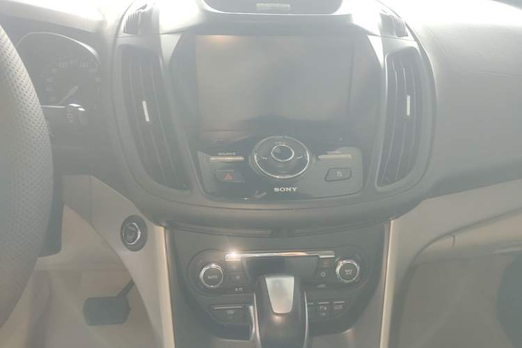 Used Ford Kuga 2013 2.0L GTDi Four-Wheel Drive Premium Model Audio And AC Panel