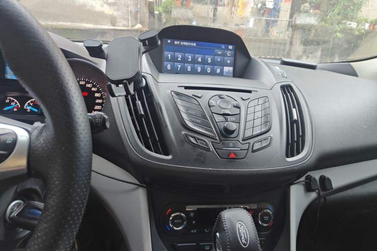 Used Ford Kuga 2013 1.6L GTDi Two-Wheel-Drive Trend Model Audio And AC Panel