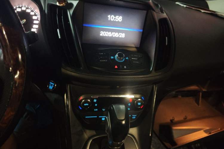 Used Ford Kuga 2013 2.0L GTDi Four-Wheel-Drive Sport Model Audio And AC Panel
