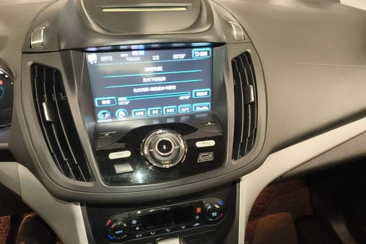 Used Ford Kuga 2013 1.6L GTDi Two-Wheel-Drive Trend Model Audio And AC Panel