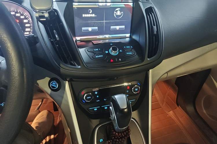 Used Ford Kuga 2013 1.6L GTDi 4x4 Elite Model Audio And AC Panel